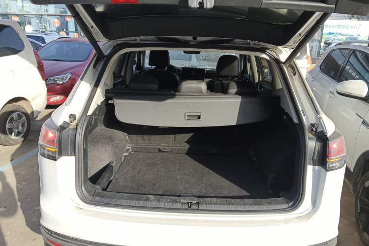 Used Volkswagen Tayron 2023 300TSI Two-Wheel-Drive Luxury Plus Advanced Edition
