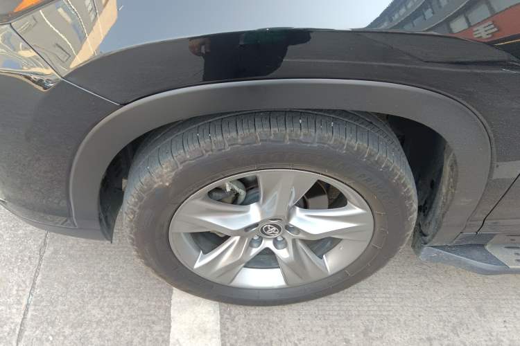 Used Toyota Highlander 2018 2.0T Two-Wheel-Drive Luxury Edition 7 Seats Emission Standard China V
