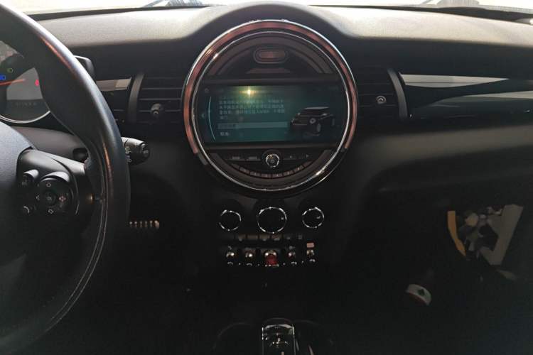 Used  MINI 2018 1.5T COOPER Racing Edition Five-Door Version
