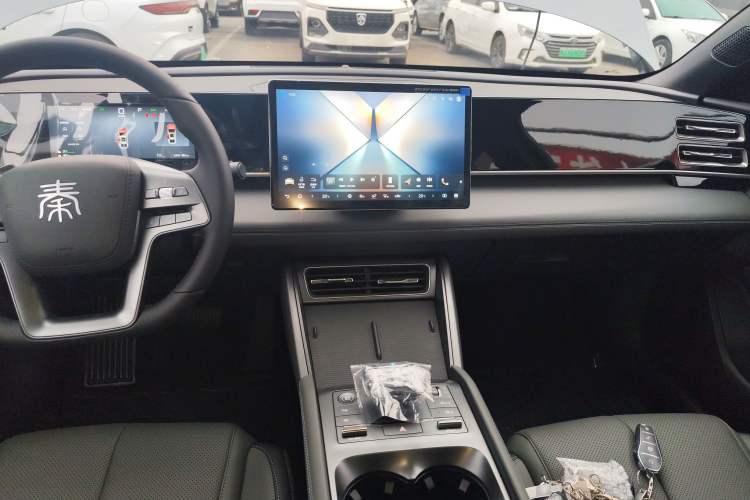 Used BYD Qin L 2025 DM-i Smart Drive 80KM Leading Model