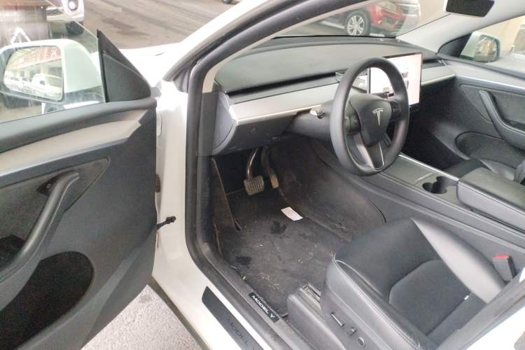 Used Tesla Model Y 2023 Rear-Wheel-Drive Version
