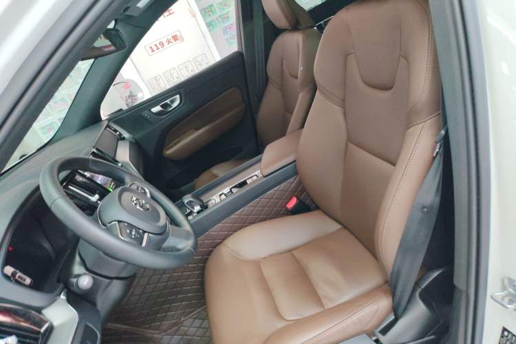 Used Volvo XC60 2025 B5 4x4 Smart Luxury Edition
