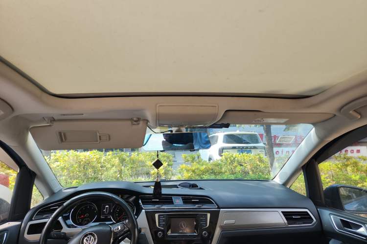 Used Volkswagen Touran 2016 Volkswagen Touran L 280TSI DSG Comfort Edition
