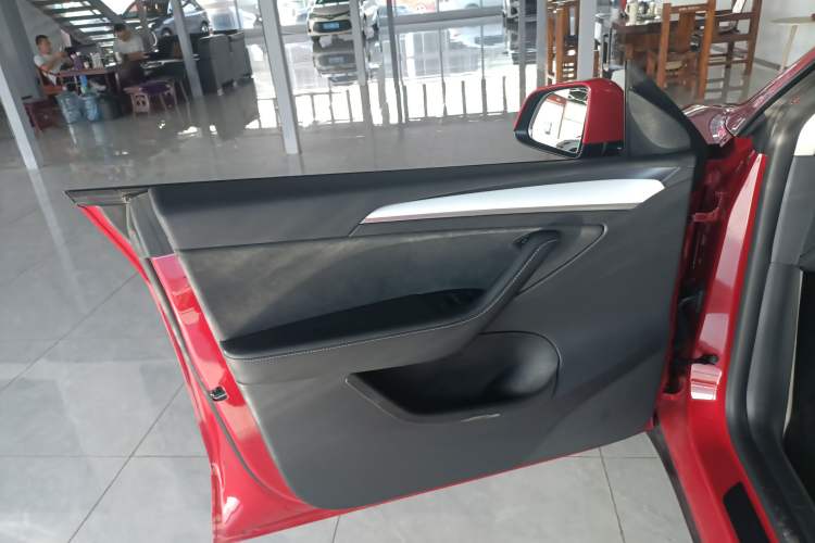 Used Tesla Model Y 2022 Long-Range All-Wheel-Drive Version
