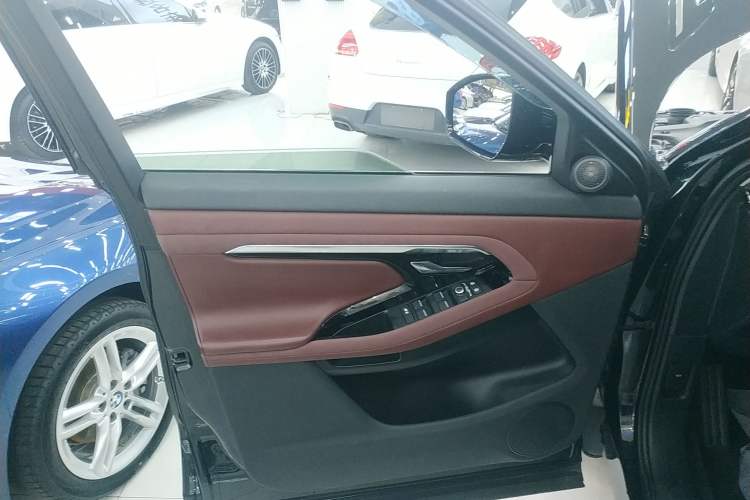 Used Land Rover Range Rover Evoque 2021 Range Rover Velar 249 PS R-Dynamic S Performance Edition
