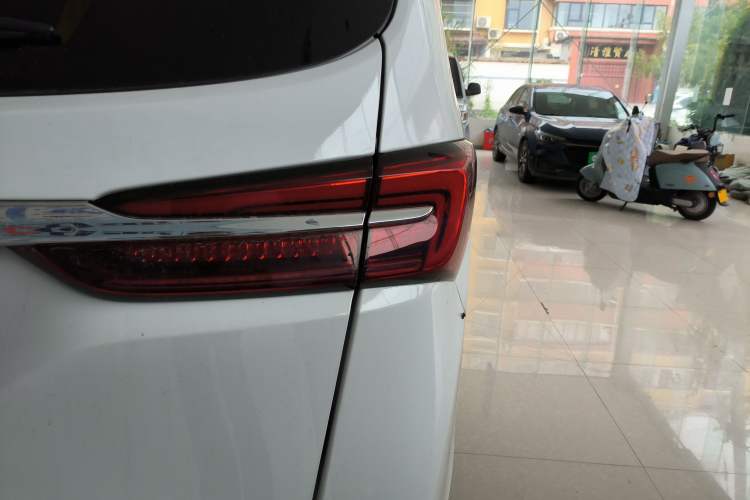 Used Buick GL8 2021 Land Cruiser Executive Class 652T Luxury Model
