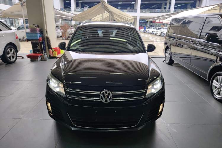 Used Volkswagen Tiguan 2015 1.8TSI Manual Two-Wheel-Drive Limited Edition
