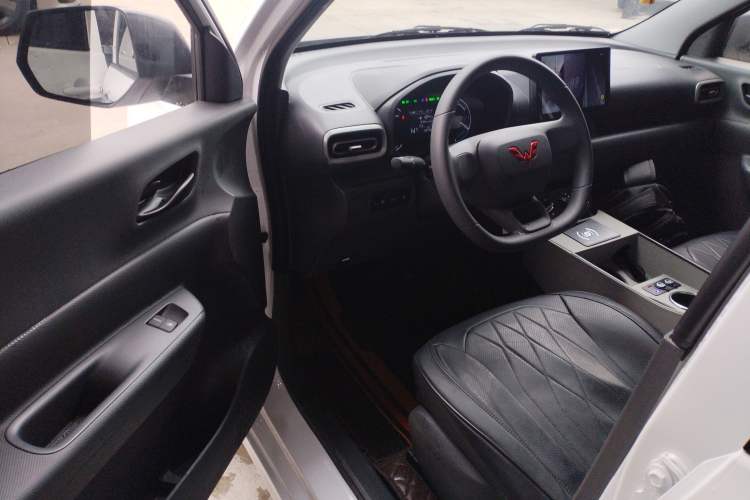 Used Wuling Hongguang New Energy 2024 All-Electric Model 300KM Practical Version