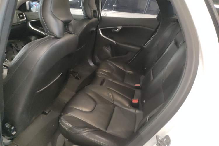 Used Volvo V40 2015 1.6T Zhiyi Edition
