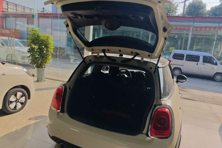 Used  MINI 2016 1.5T COOPER
