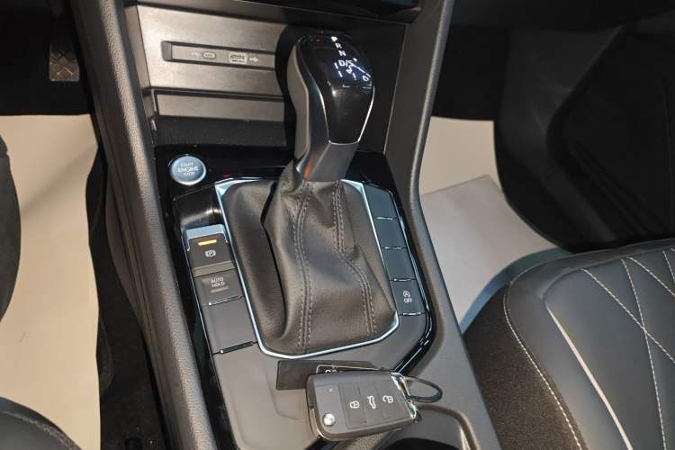 Used Volkswagen Tiguan L 2025 Model, Outstanding Version, 300TSI Automatic Two-Wheel Drive Longteng Edition