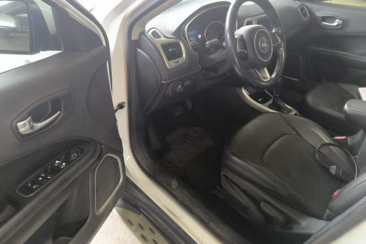 Used  Compass 2017 200T Automatic Family Edition
