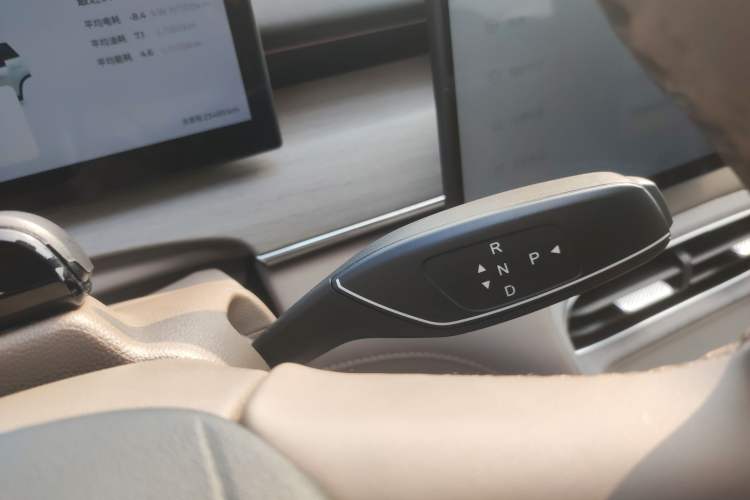 Used Chery Tiggo 8 PLUS C-DM 2025 1.5T 116 km Prestige Version 5 Seats
