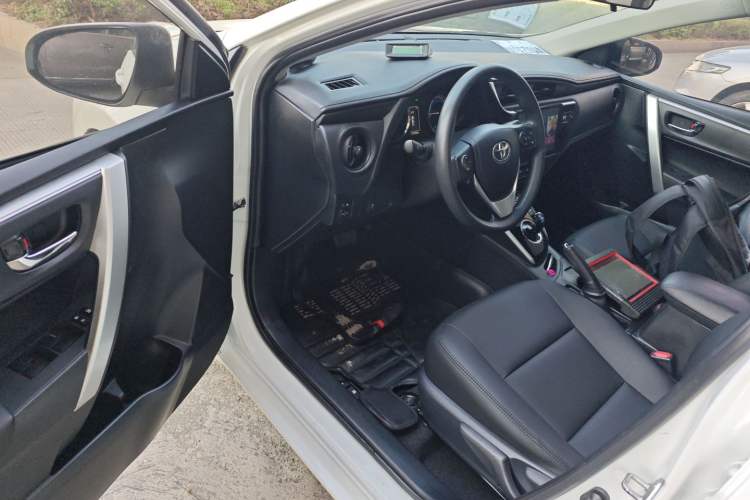 Used Toyota Levin 2017 Revised Dual-Engine 1.8H GS E-CVT Elite Sunroof Version China V Standard
