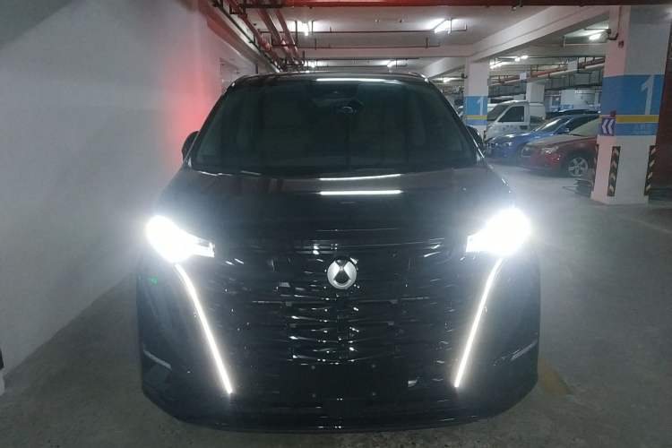 Used Denza D9 2022 DM-i 1040 Prestige Model