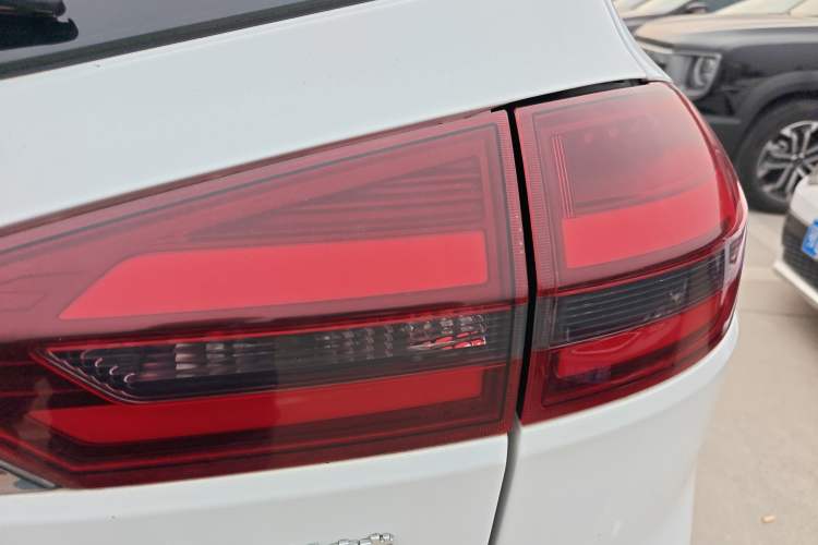 Used Geely Auto Emgrand X7 Sport 2018 1.8TD Automatic Two-Wheel Drive Smart Connect 4G Internet Edition
