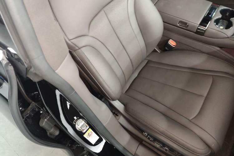 Used Denza Z9 2024 1100 km All-Wheel-Drive Ultra Version
