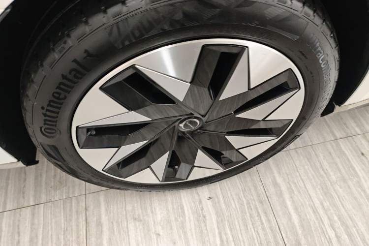 Used Volvo EM90 2025 Ultra Six-Seater