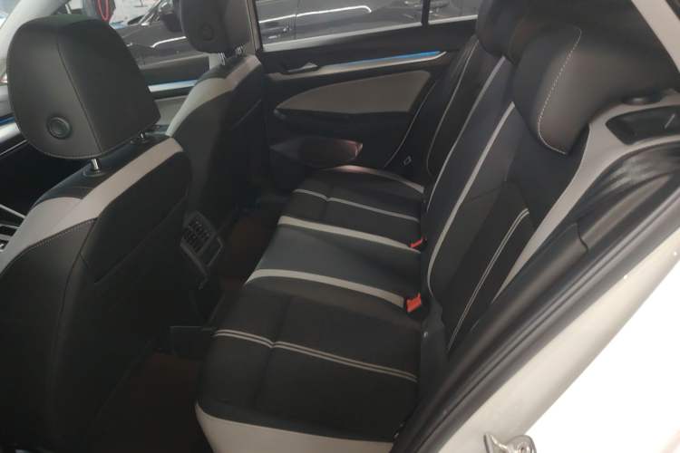 Used Volkswagen Golf 2025 300TSI Pro
