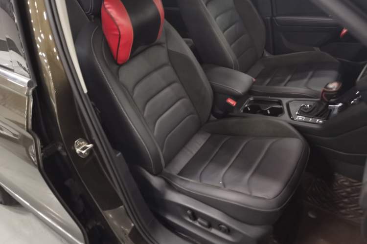 Used Volkswagen Tiguan L 2019 330TSI Automatic Two-Wheel Drive Panoramic Comfort Edition China VI Standard
