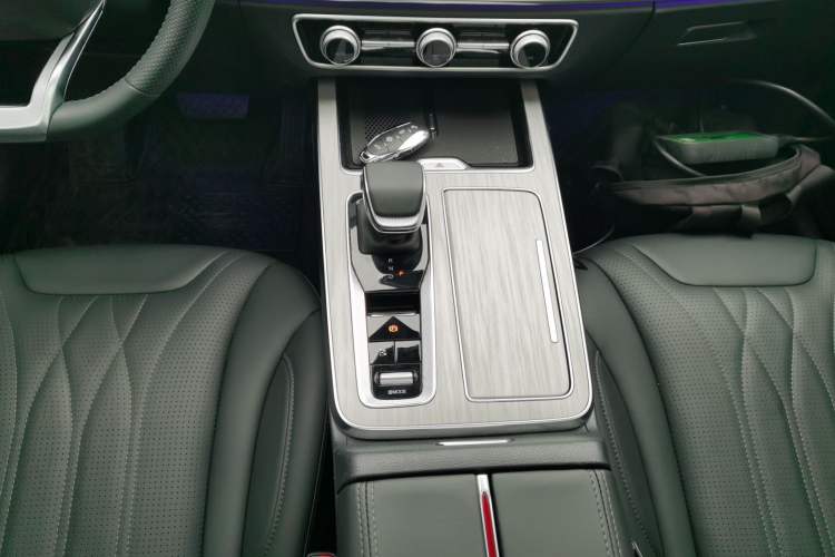 Used Hongqi HS5 2025 2.0T Two-Wheel Drive Flagship Pro Edition
