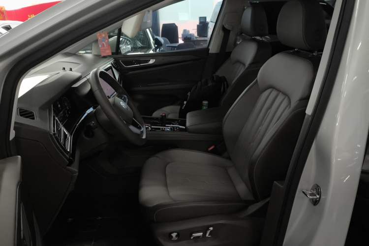 Used Volkswagen Viloran 2024 330TSI Luxury Edition
