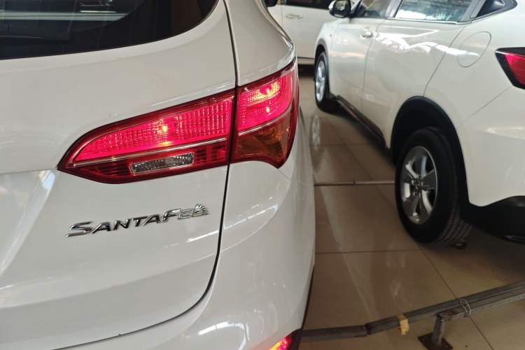 Used Hyundai Santa Fe 2015 2.0T Automatic Two-Wheel Drive Smart Version 5 Seats
