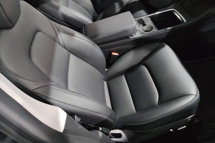 Used Tesla Model Y 2024 Long-Range All-Wheel-Drive Version
