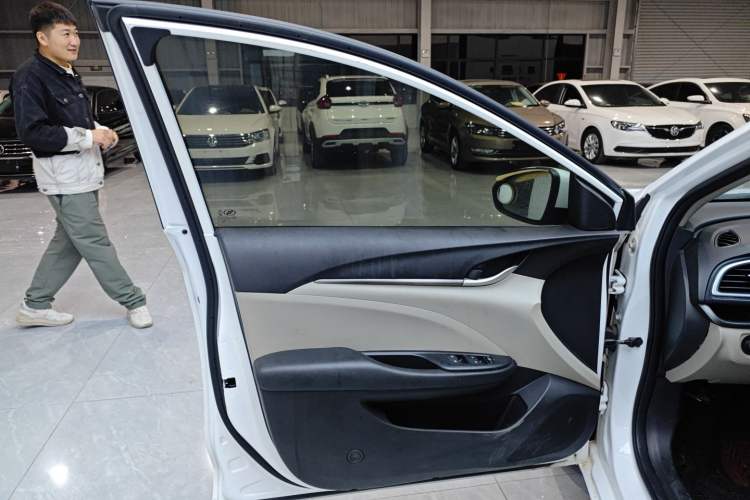 Used Buick GT 2018 15T Dual-Clutch Elite Model China V Standard
