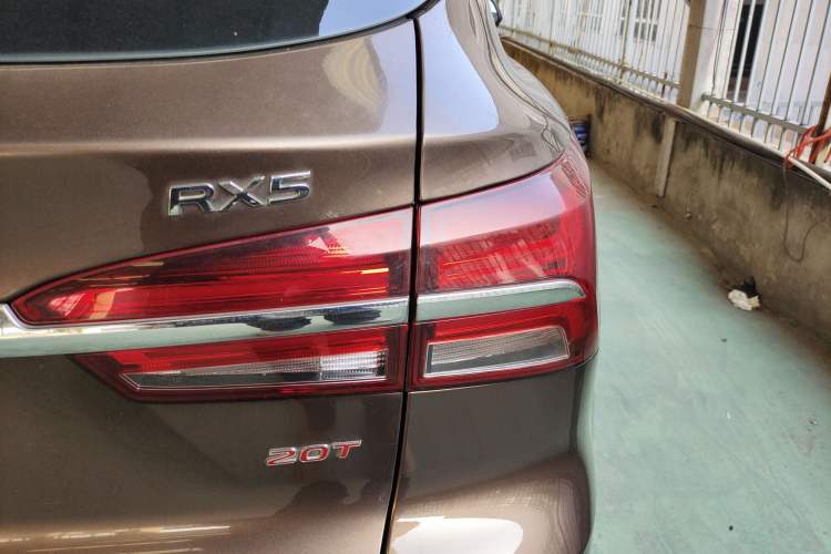 Used Roewe RX5 2016 20T Two-Wheel Drive Automatic Internet Smart Edition
