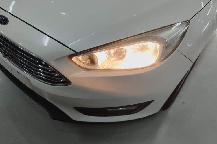 Used Ford Focus 2018 Sedan Classic 1.6L Automatic Trendy SmartDrive Edition

