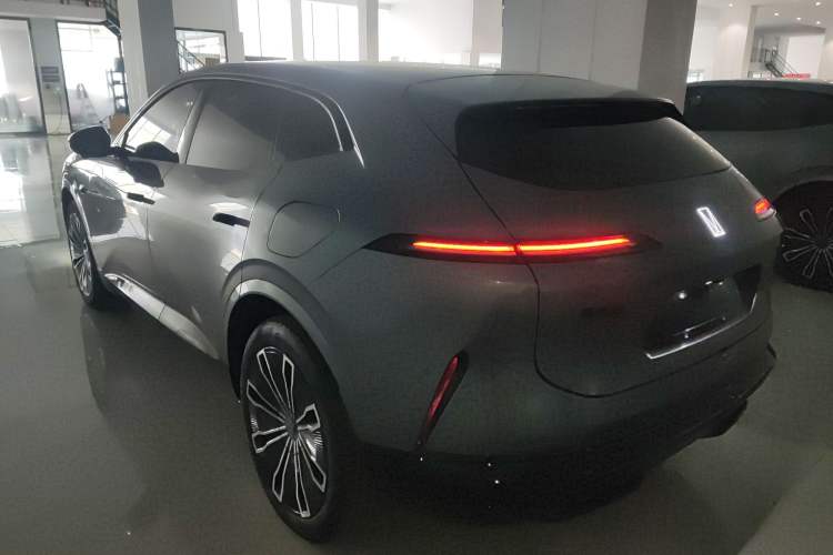 Used  07 2024 Max Extended-Range Edition