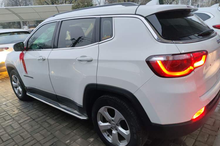 Used  Compass 2017 200T Automatic Family Edition
