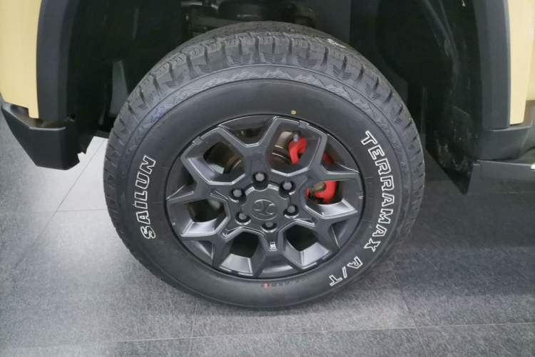 Used  BJ40 2019 2.3T Automatic Four-Wheel Drive Ring the Tower Champion Edition China VI
