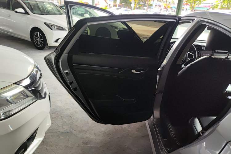 Used Honda Civic 2016 220TURBO CVT Luxury Edition
