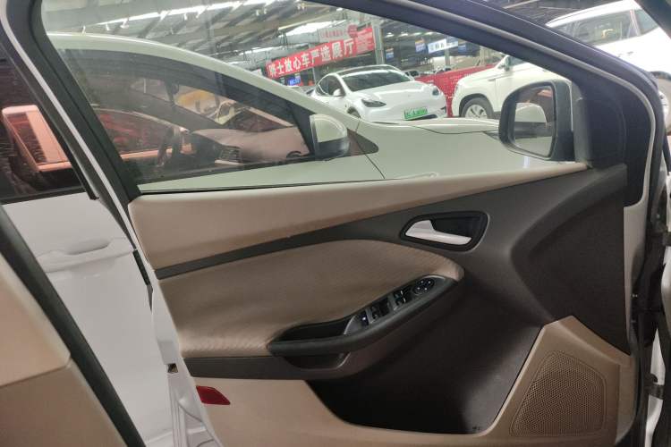 Used Ford Focus 2012 Sedan 1.6L Automatic Comfort Model
