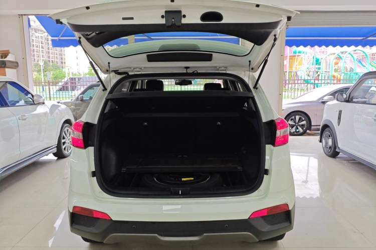 Used Hyundai ix25 2015 2.0L Automatic 4x4 Deluxe DLX
