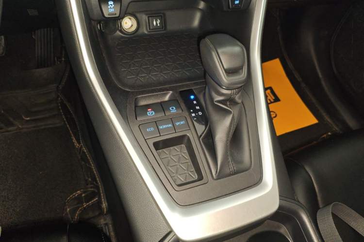 Used Toyota RAV4 2021 2.0L CVT Two-Wheel Drive Fashion Edition
