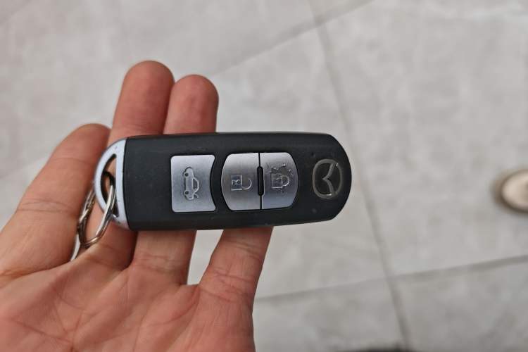 Used Mazda Mazda 3 Axela 2014 Sedan 1.5L Automatic Luxury Model
