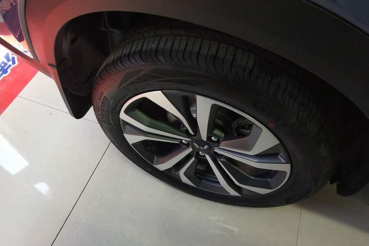 Used Wuling Asta 2022 2.0L DHT Electric-Speed Version
