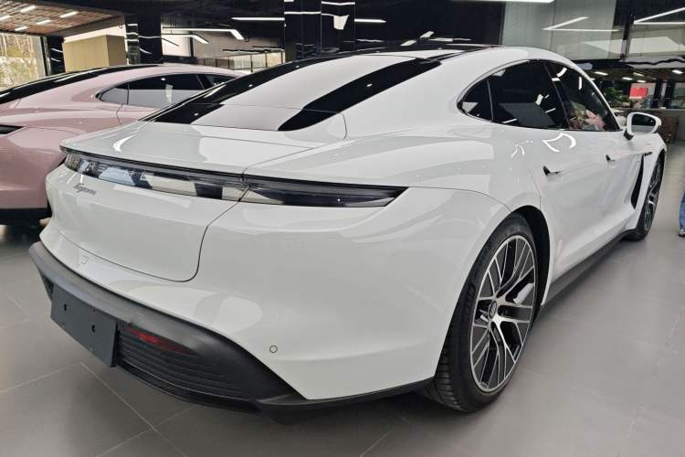 Used Porsche Taycan 2022-Year Updated Taycan