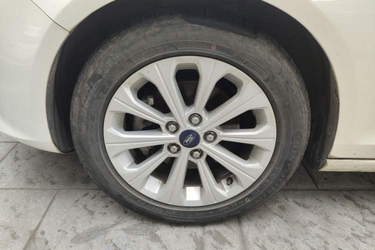 Used Ford Escort 2015 1.5L Automatic Fashion Model