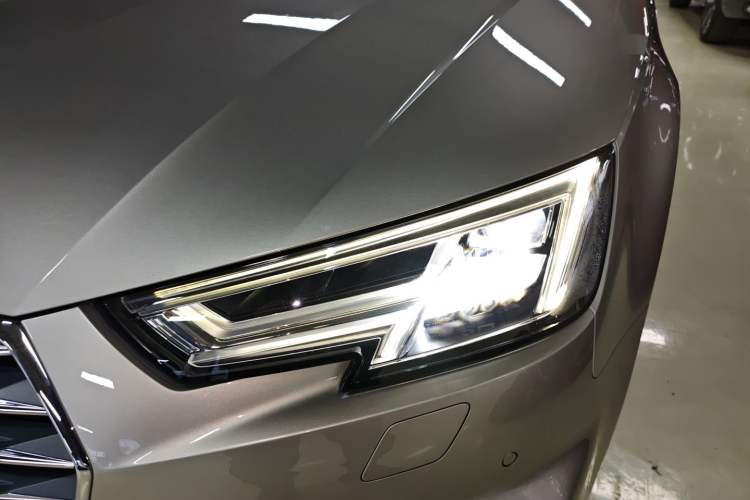 Used Audi A4L 2018 30th Anniversary Edition 40 TFSI Fashion Model
