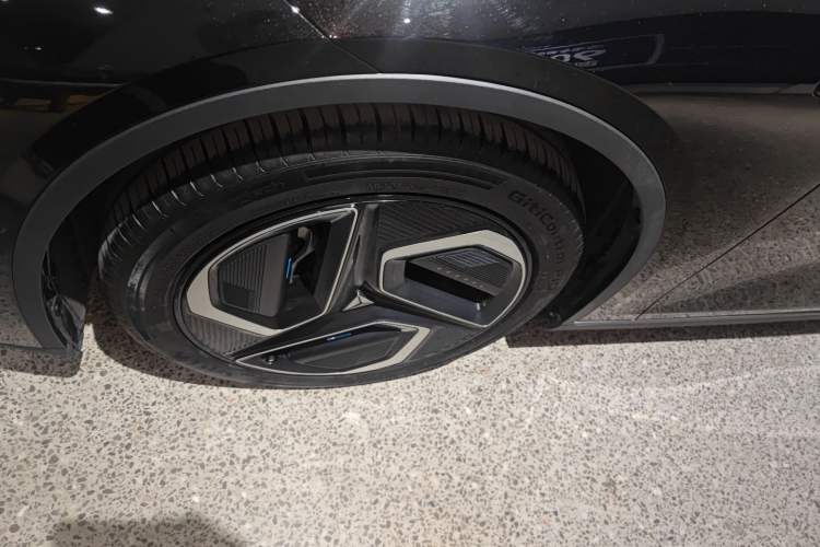 Used  L07 2025 530 Ultra Qiankun Intelligent Driving ADS SE Pure Electric Version
