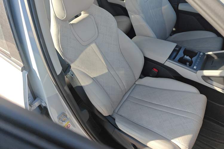 Used BYD Yuan UP 2025 Intelligent Driving Version 401 km Beyond-Range Edition