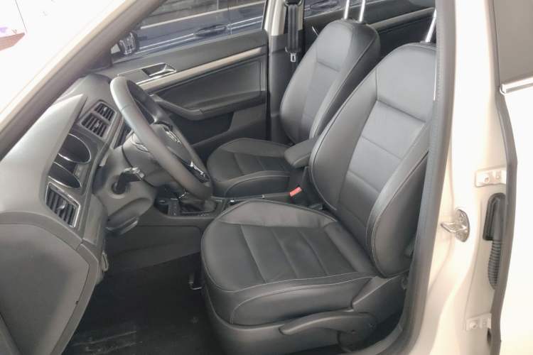 Used Volkswagen Lavida 2015 1.6L Automatic Comfort Edition
