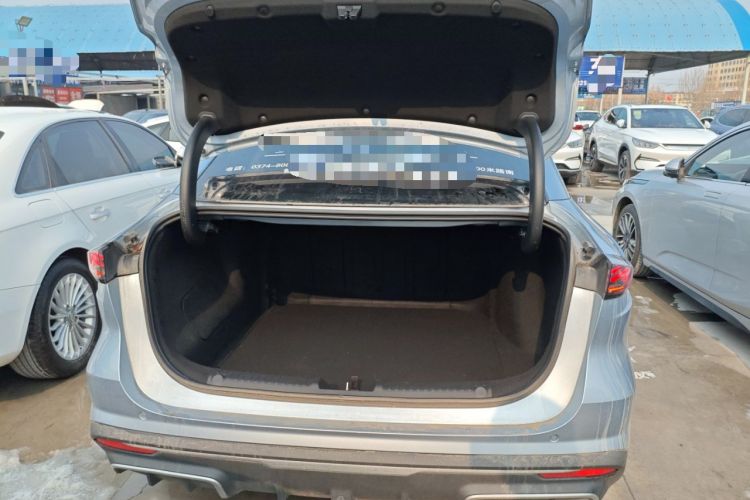 Used  L6 2025 EM-i 140km Starship Edition
