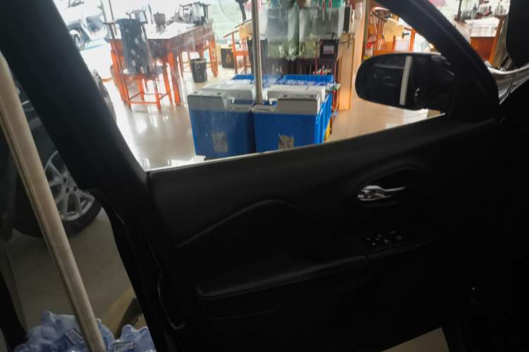 Used  Cherokee 2017 2.0L Superior Edition
