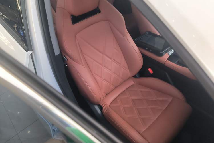 Used Changan CS75 PLUS 2023 3rd Generation 1.5T Automatic Prestige Model
