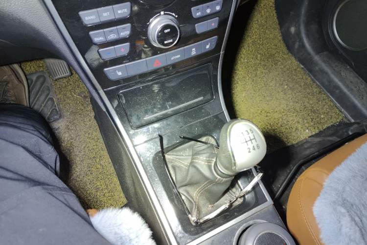 Used Haval H2 2016 Red Label 1.5T Manual Two-Wheel Drive Prestige Model
